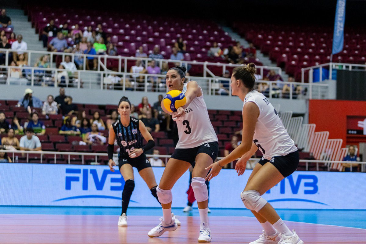 FlorenciaMo06's tweet photo. 🏐 El vóley femenino sigue haciendo historia

✅ Dos Juegos Olímpicos seguidos

✅ El año pasado pasaron a la segunda ronda de un Mundial por primera vez 

✅ Hoy sábado se clasificaron a la final de la Copa Panamericana por primera vez 

🔜 Domingo 19 hs, la final https://t.co/gX9IbNIZue