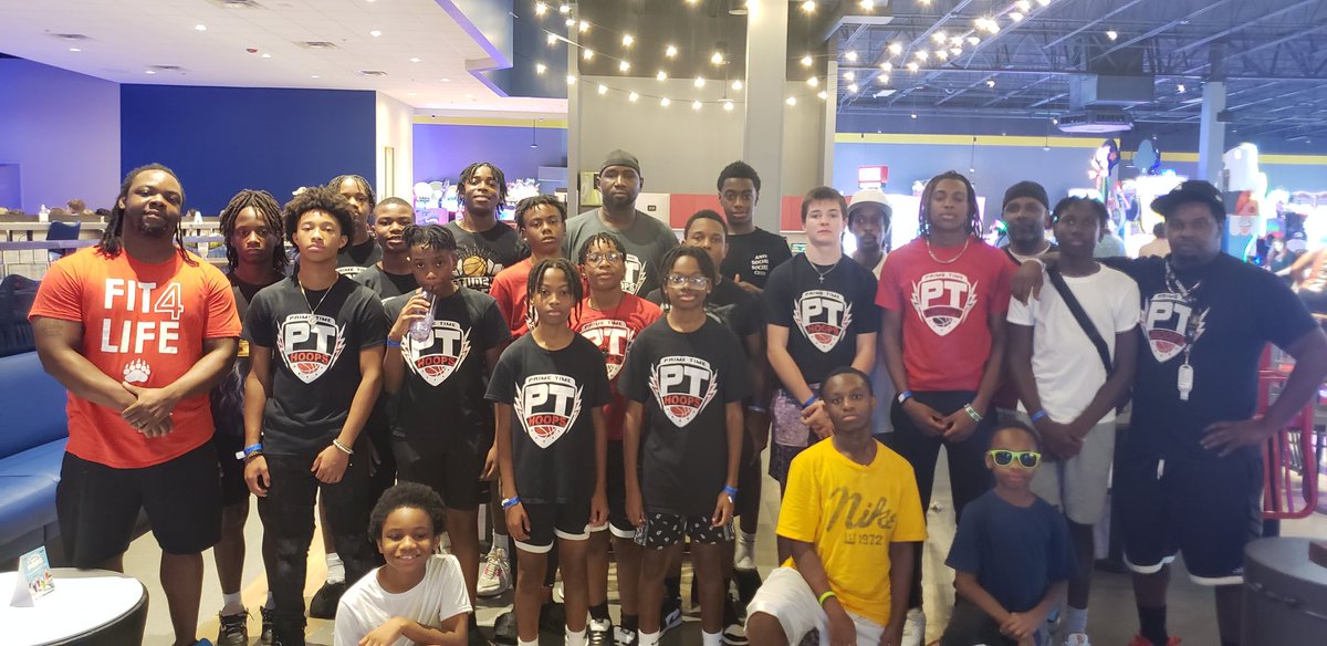 agizzledaone's tweet image. Hate the girls couldn&apos;t make it, great outing for PrimeTimeHoops tonite!!! Oh yeh for most season has ended ours just began.,..come join us!!!
#primetimehoops @COLBYGARLAND1 💪🖤🙏💯