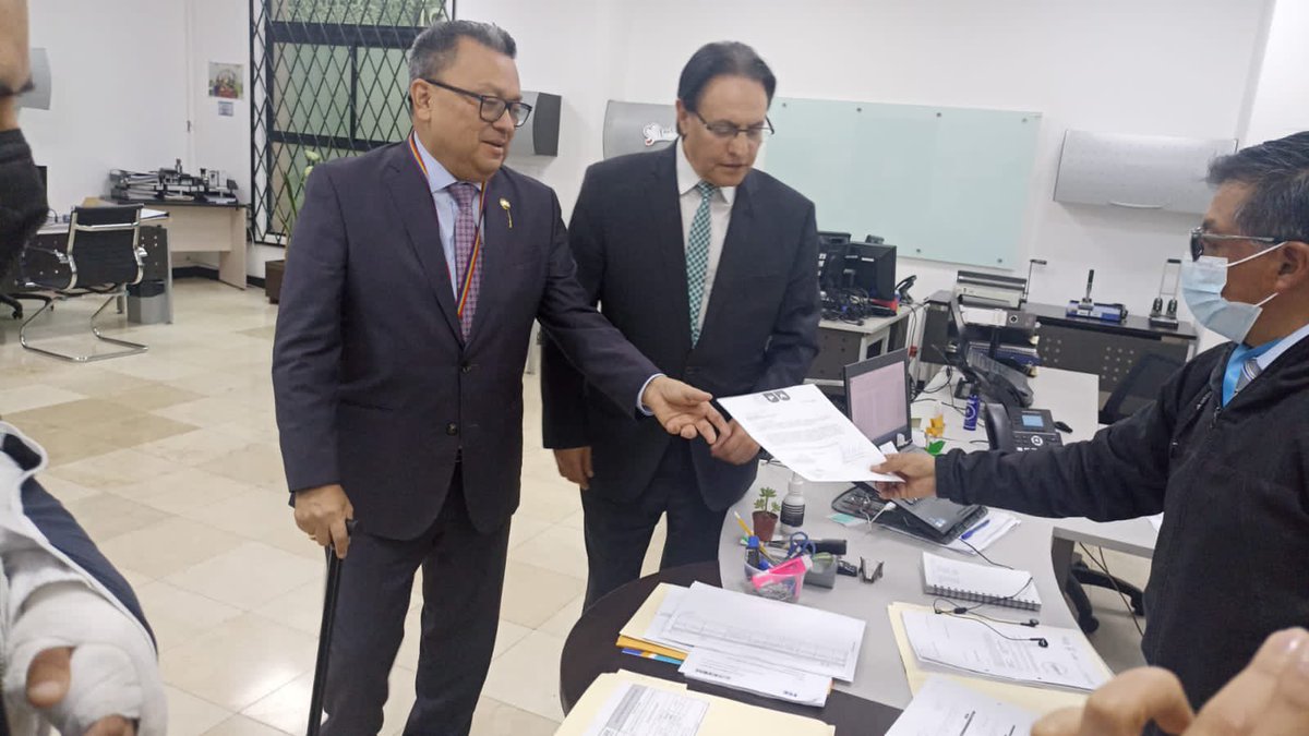 Ricardo_Vanegas's tweet photo. FERNANDO VILLAVICENCIO abanderó una lucha frontal contra las mafias políticas y el crimen organizado en el Ecuador. Nuestra amistad se fortaleció en estos procesos de investigación que como Frente Parlamentario Anticorrupción hicimos públicos. Honrando esa amistad les pido a Construye y  a Gente Buena salvaguardar y continuar con el gran legado que Fernando nos dejó. Los queremos unidos.