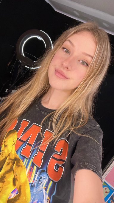 Can&rsquo;t wait to get paid for posting cute pics on twitter! This is the future that liberals want https://t