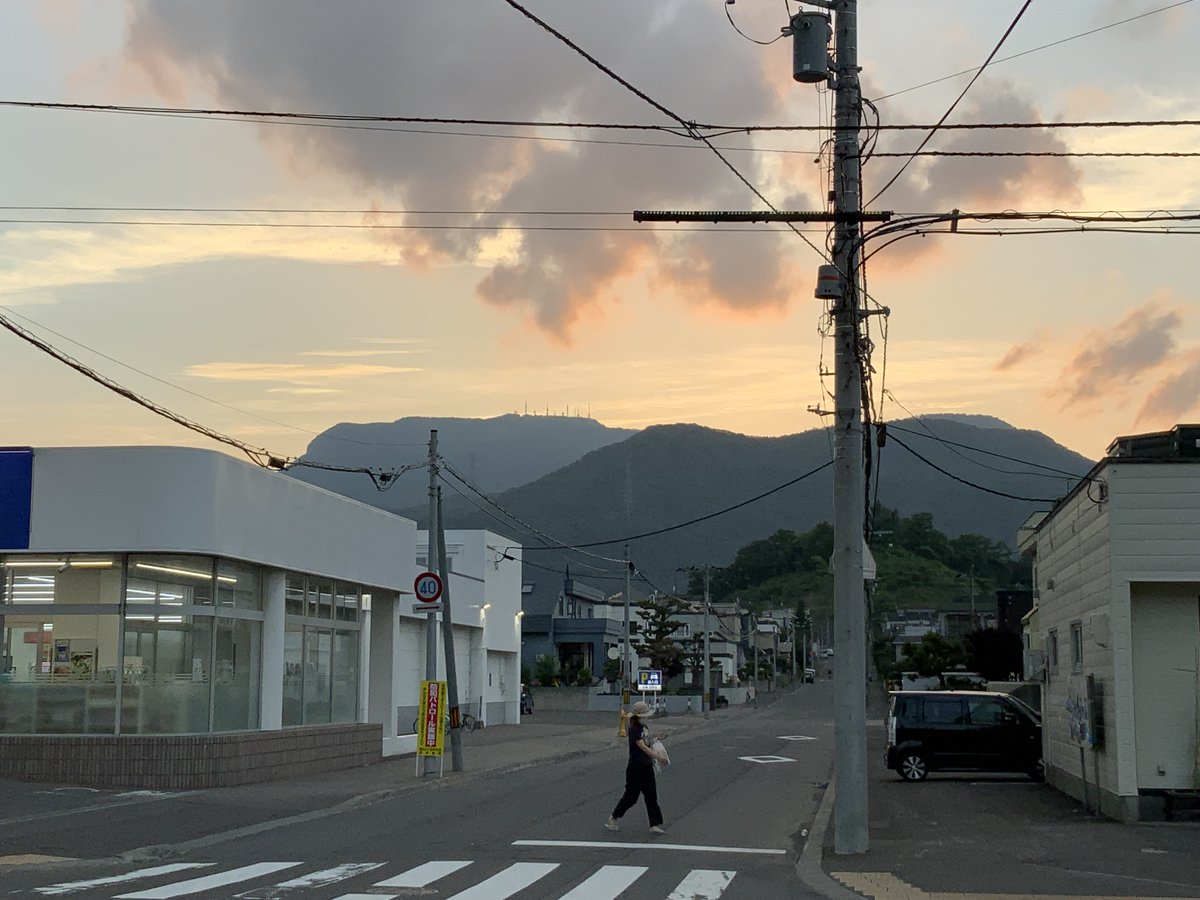 Mountains never look high enough in your photos of them! This is Mt Teine, Hokkaido, and the suburb below it the setting of novel no.3