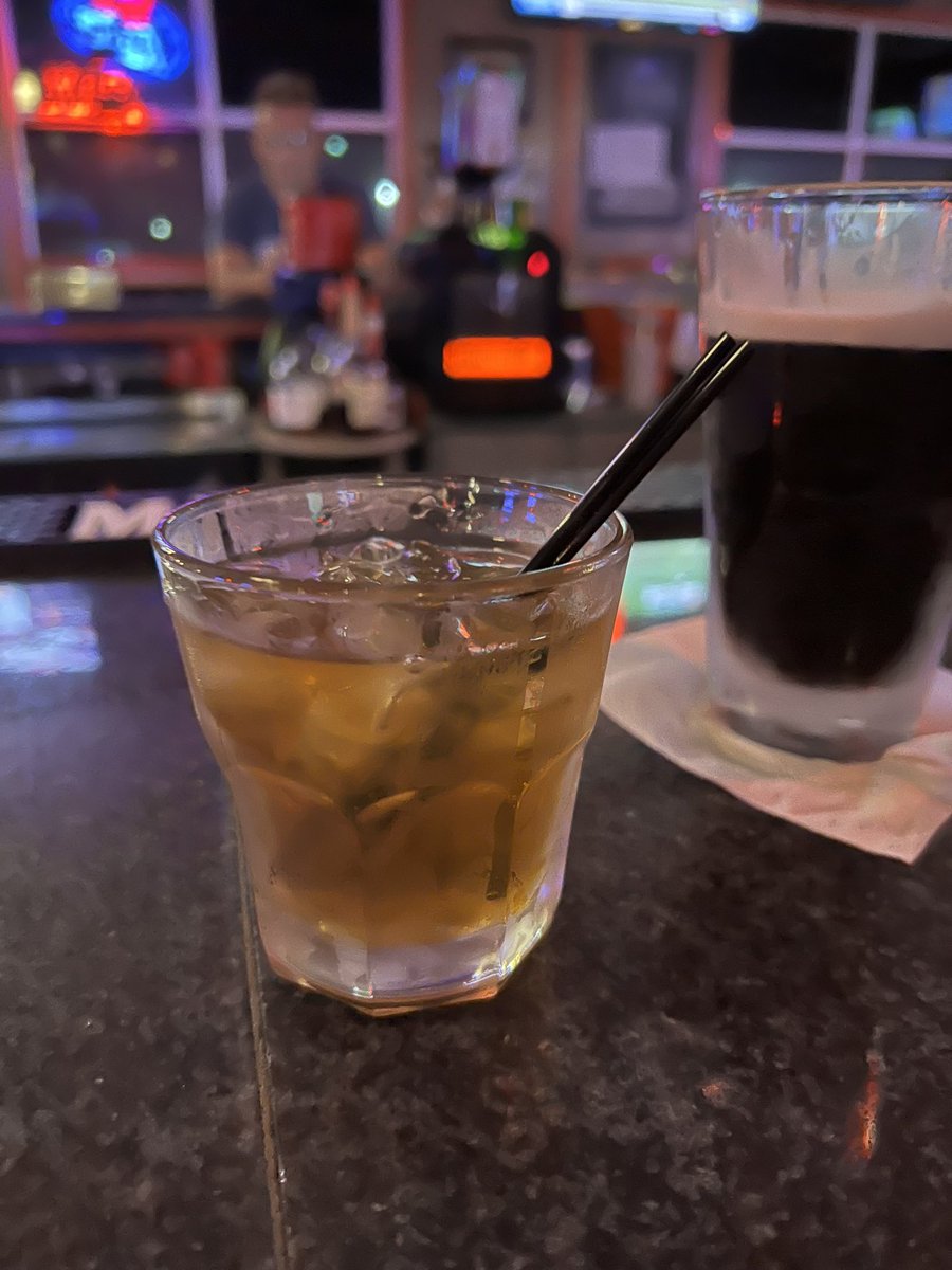 masterdelmystic's tweet photo. Has to be the craziest drink pour I’ve ever received. Asked for a Knob Creek on the rocks, poured me 6 god damn oz https://t.co/15c41APfEE