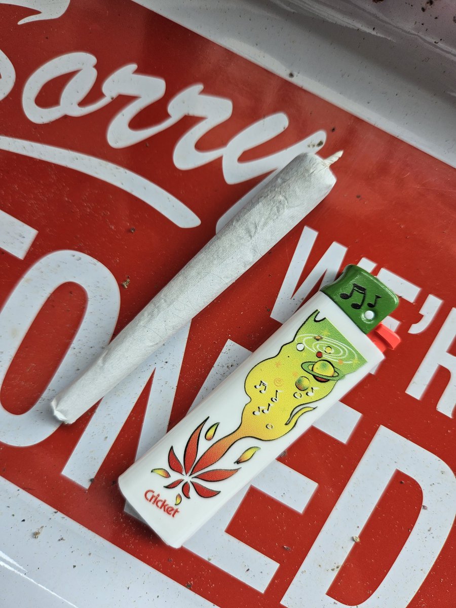 shisler671's tweet photo. UltraBoof ๐จ๐ฑ๐ฅโค๏ธ
#stayIrie
Would video of me hand rolling be interesting or no one would watch? https://t.co/quUfjhJ20B