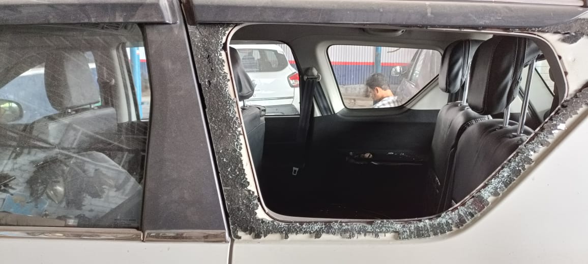 abdulazeez141's tweet photo. @Zoomcar_India How many more months you guys need to resolve my issue. Car got breakdown and even went to repair shop. They keep on saying that they didn't receive any update from Zoomcar. It's been 3 months still my car is in garage https://t.co/8PoeKmYlWR