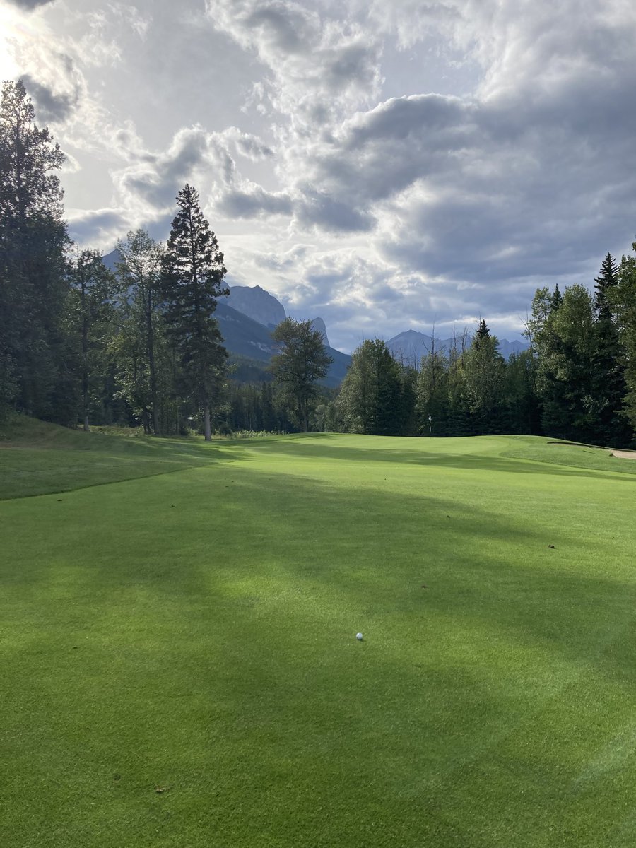 Stewart Creek at dusk. What a fabulous golf course in Canmore. Easily one of my favourite courses anywhere. But my road trip is unfortunately over. A great week. ⁦<a href="/StewartCreek/">Stewart Creek Golf</a>⁩