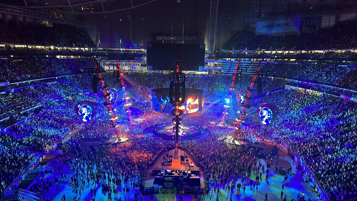usbankstadium's tweet photo. 🤩 72,102 🤩

A Perfect night to break the all-time concert attendance record!

#EdSheeranMPLS https://t.co/Q4jJDNixHz