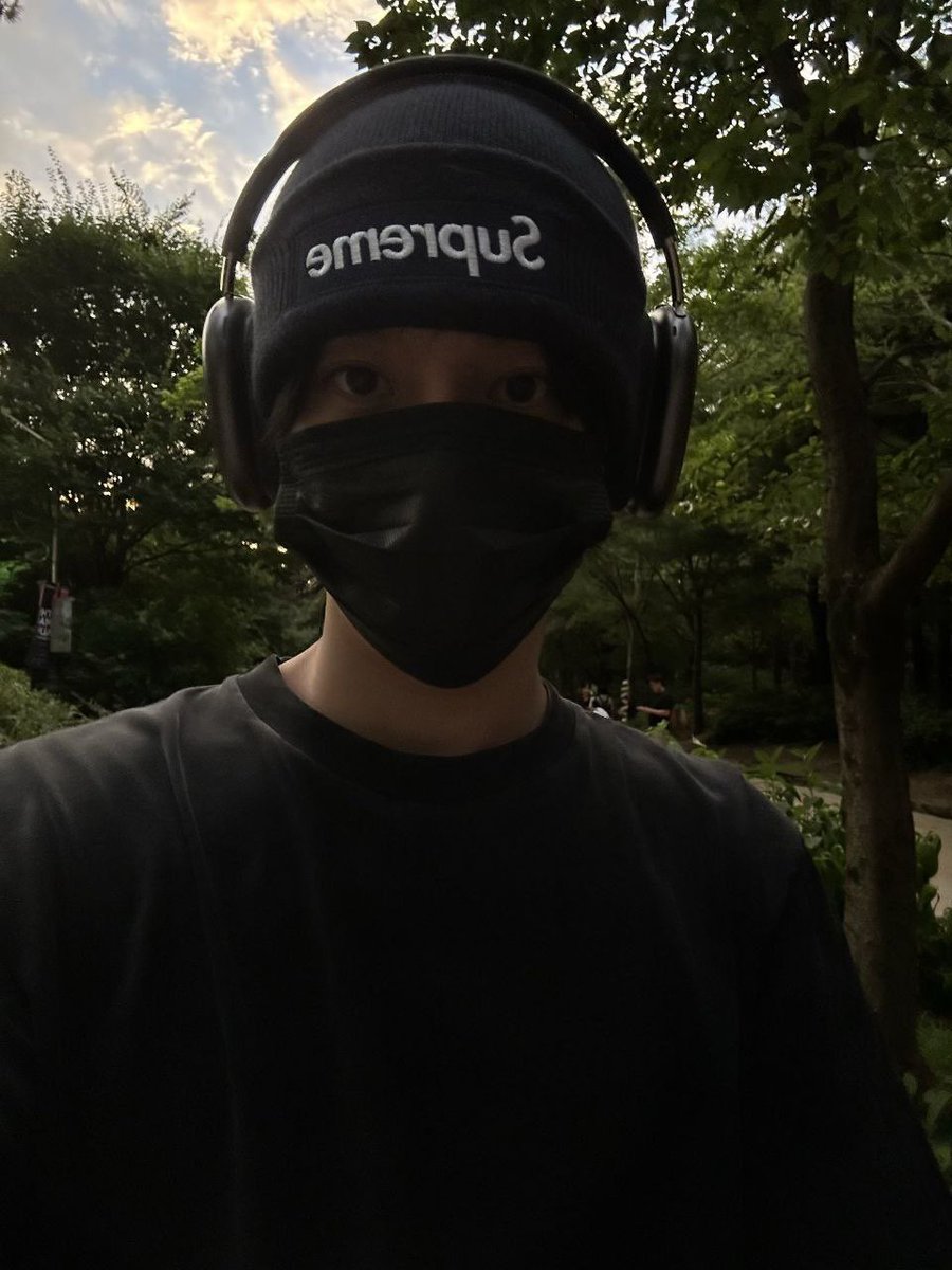 shineesbubble's tweet photo. 230809 🐣 • 8.08 PM

hopefully there will be no damage caused by the typhoon ㅠㅠ the night before the stormㅠㅠ (1/2) https://t.co/N8BwUuMjy0