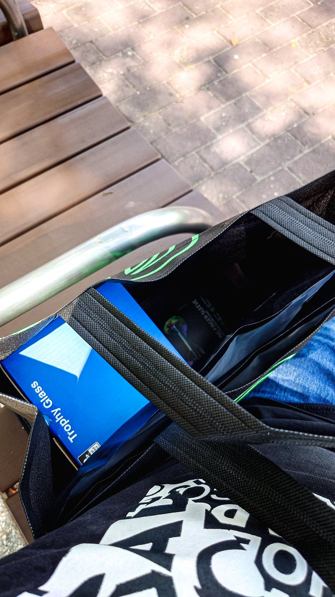 mitu978892vn's tweet photo. #Razer
#teamGRAPHT
Razerデバイスはあるがアパレルは少ないからまじ欲しかった(👍 ˙꒳˙ )👍❤🐍
そしてteamGRAPHTさんもブースのお仲間なので仁義通させていただきます😋✨✨✨✨(👍 ˙꒳˙ )👍❤
余は満足じゃ✨✨✨✨✨✨✨✨✨ https://t.co/wUd6ukViBp
