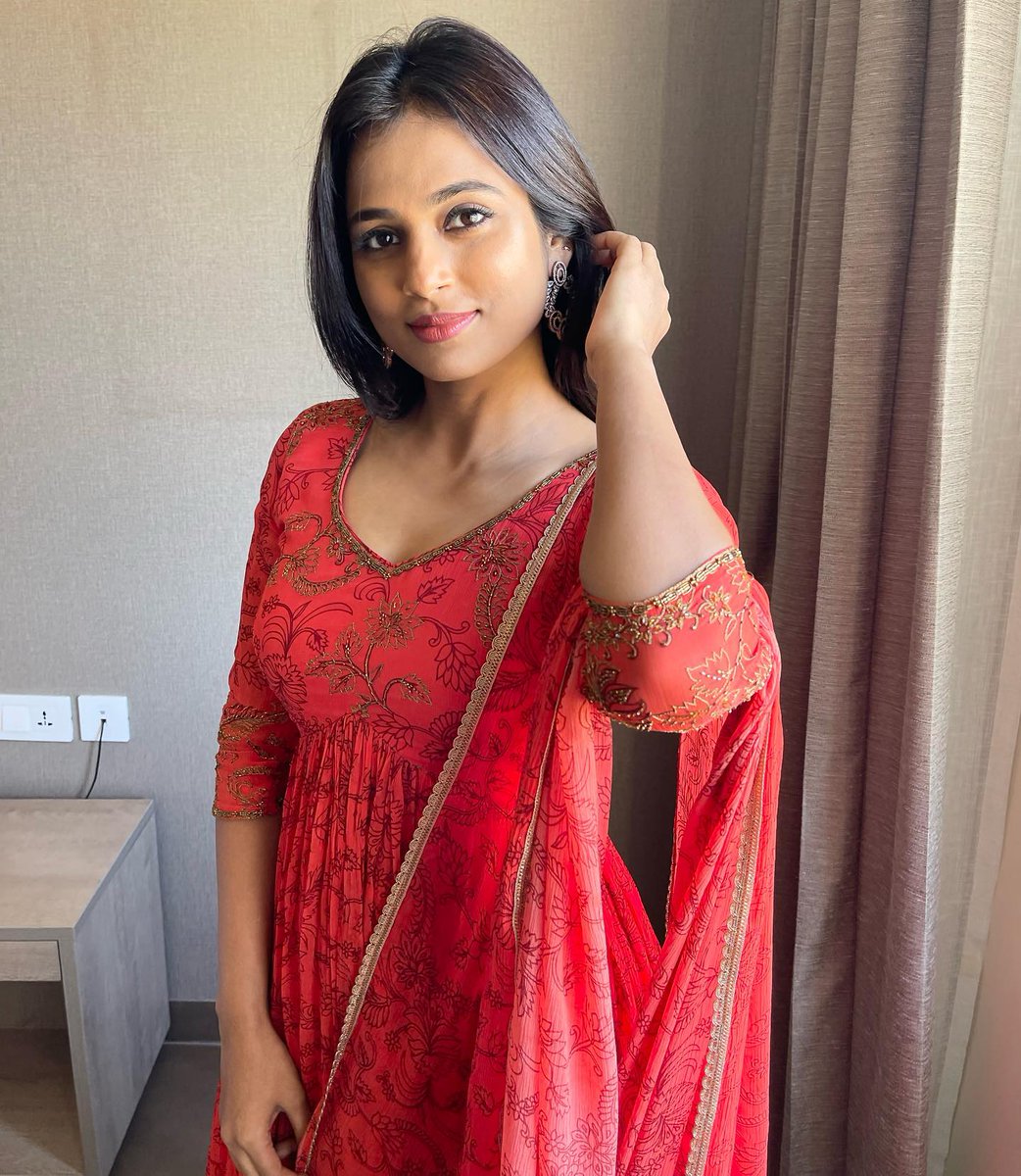 geharaiyaan's tweet photo. Your journey of life has been liberating and I know for sure how much of a courage and fiercely strong you are. 
#HBDRamyaPandian 
#RamyaPandian https://t.co/mrtnI40X4D