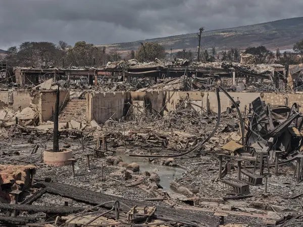nicksortor's tweet image. The US federal budget is $6.3 TRILLION.

Our defense budget is over $800 BILLION.

You’re NOT going to convince me that there’s NO WAY we could’ve saved these 89+ people that died in Maui this week from fires.

WHY ARE WE LETTING ENTIRE AMERICAN TOWNS GET TOTALLY WIPED OFF THE…