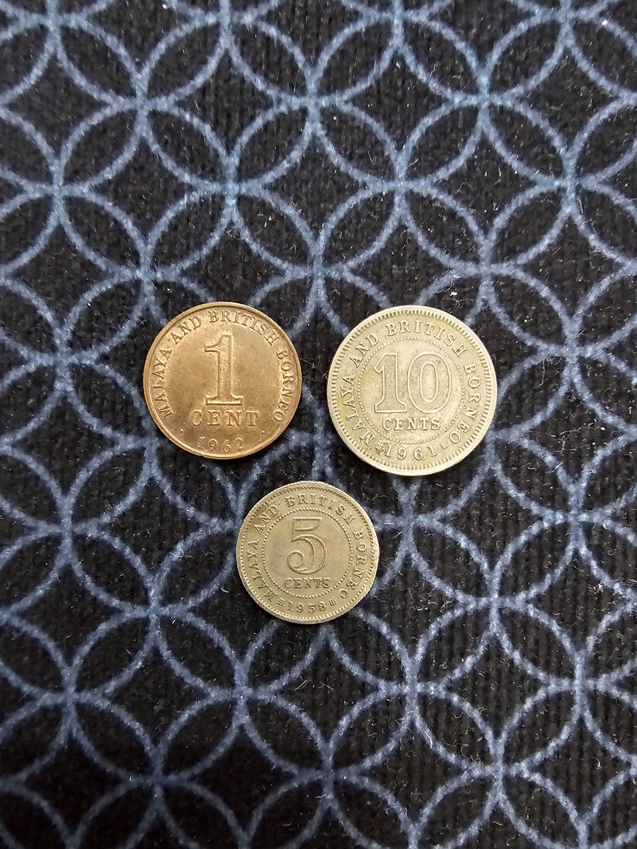 SyafiqSmsddN's tweet photo. Ade coin collector tak? Ni berapa ni boleh jual? 🤣 https://t.co/5k3U4ngD8P