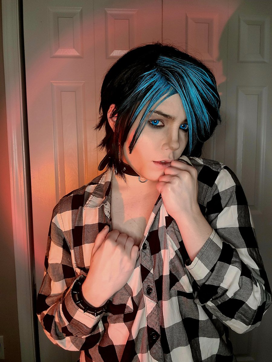 Did a closet cosplay of @VoltagiumXO Nick from #SunnyDayJack 😌💙🖤 #cosplayer #Cosplay #somethingswrongwithsunnydayjack