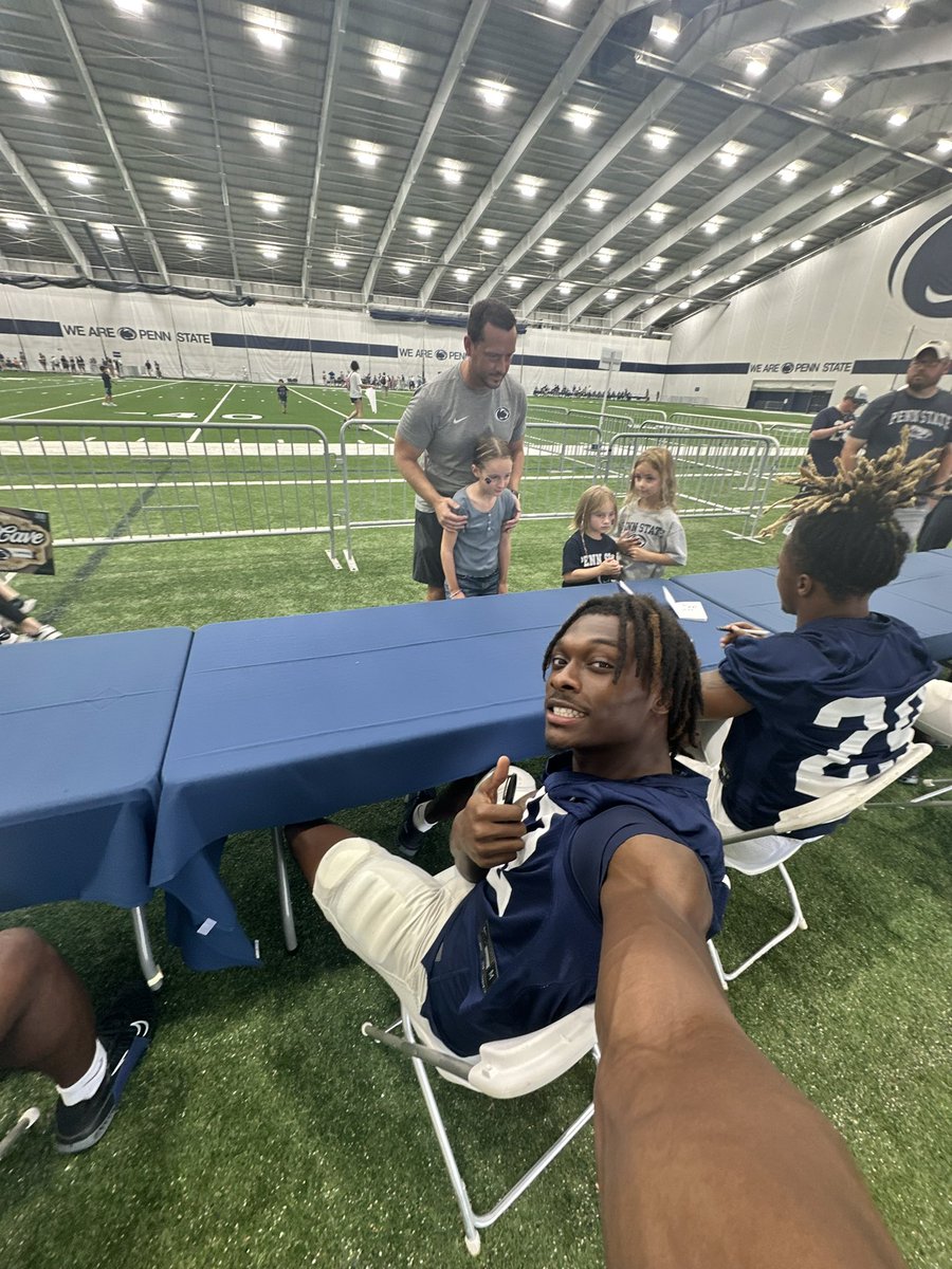 Our fans are the best and today proved it! Thanks to all of our fans for coming to the @HappyValleyUtd Fan Fest and we can’t wait to see you in Beaver Stadium soon! @PennStateFball