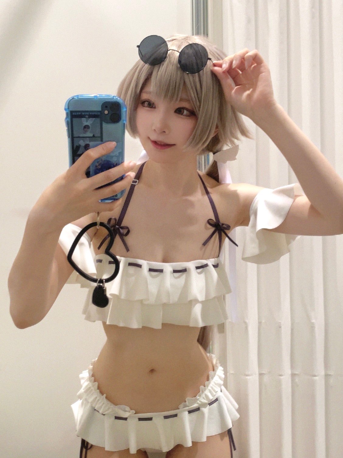 心都ちゃん、退院して以来のお外でした💕🏥 気持ちいいお天気で最高🌈 無事に1ヶ月検診も終わり、 すくすく体重も増えておりました👶  少しずつお外にもお出かけしようね❤️ ママも、お仕事復帰までもう少しまったりします😌 そして 前髪が伸びたからどうしていいか 