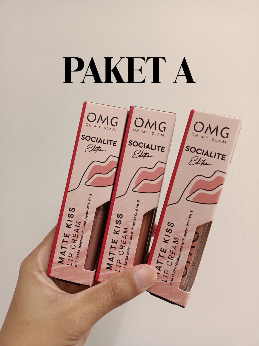 nadiraspace's tweet image. #GIVEAWAY lagi yuk!!!
Hadiah untuk 2 orang pemenang!
1. Paket A : OMG Socialite Lip Cream (shade 16, 17, 18)
2. Paket B : OMG Foundie, TWC, + 2 lip tint.

Rules :
1. Follow @nadiraspace
2. RT &amp;amp; ❤️ tweet ini
3. RT &amp;amp; ❤️ pinned tweet (jika berkenan)
4. Rep mau paket apa + domisili