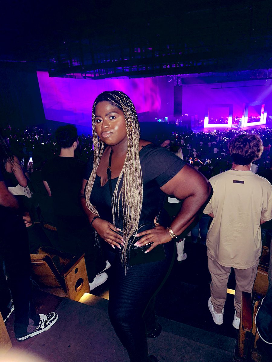 MissHumbleBee's tweet photo. @brentfaiyaz Miami Concert 🎵 
#brentfaiyaz https://t.co/LbgFlChhaQ