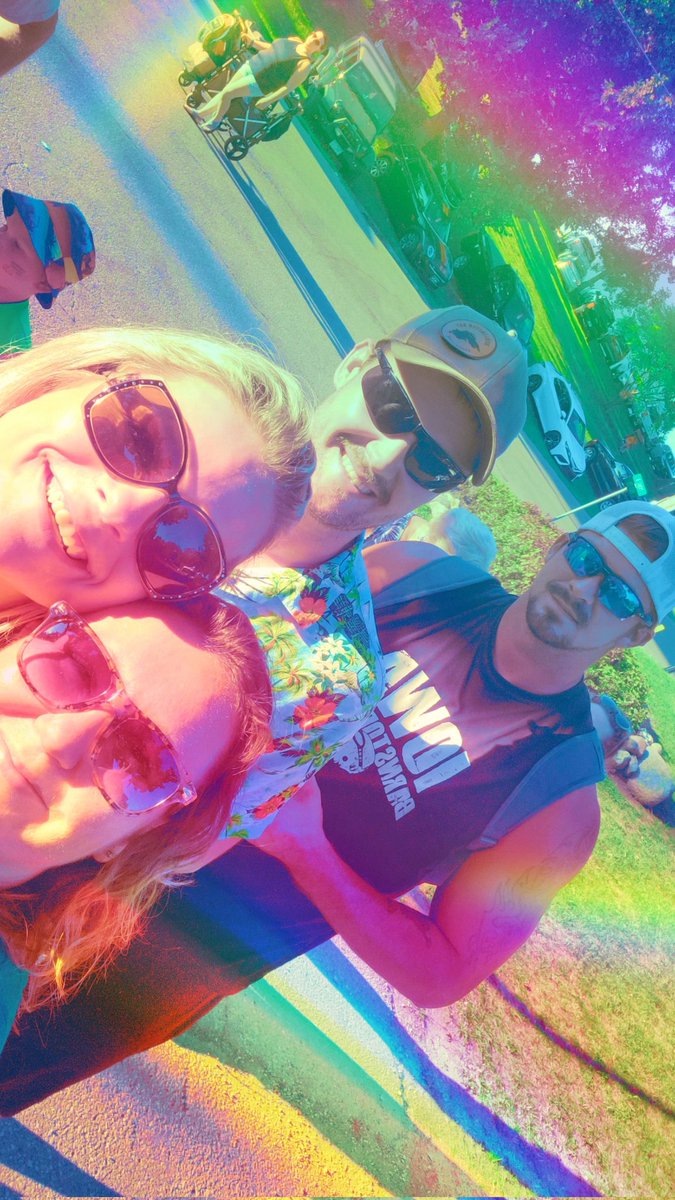 that_basic_hbic's tweet photo. #IowaStateFair shenanigans with my only favorites https://t.co/nmHq4HAM3Y