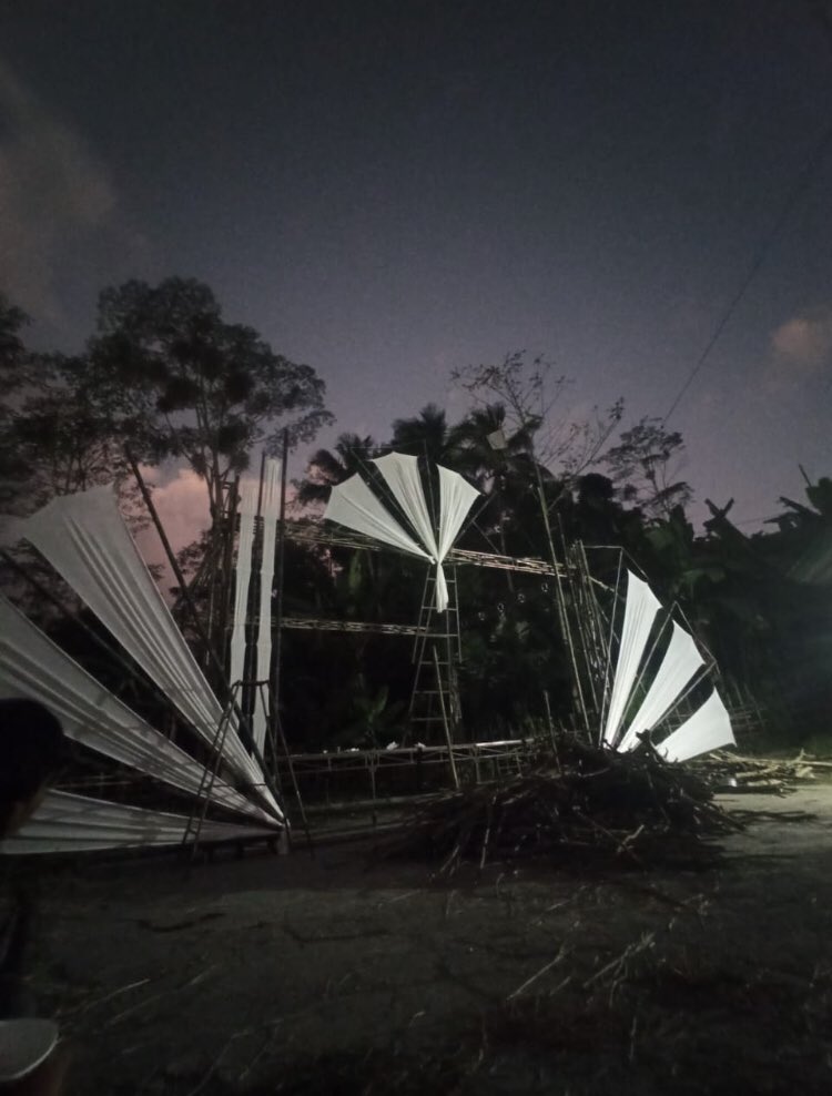Persiapan acara "Oyod Genggong Festival Kalilunjar VIII"

📸: story WA perangkat desa Kalilunjar
