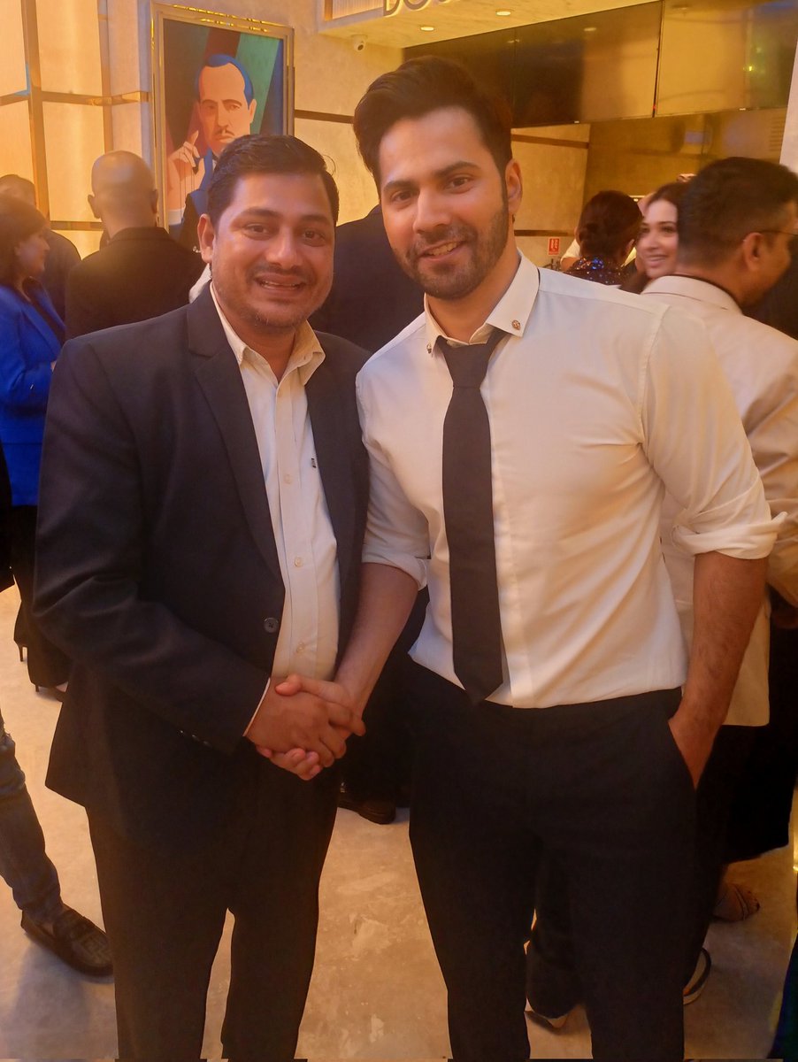 __rajasahab's tweet photo. Great Met With Indian Actor Varun Dhawan https://t.co/YE5QI1ckUV