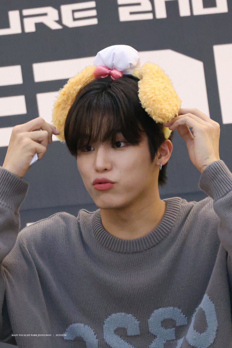 tobeloved2j's tweet image. look at this cutie jeongwoo noot noot 🚰  ̫ 🚰 🤏🏻