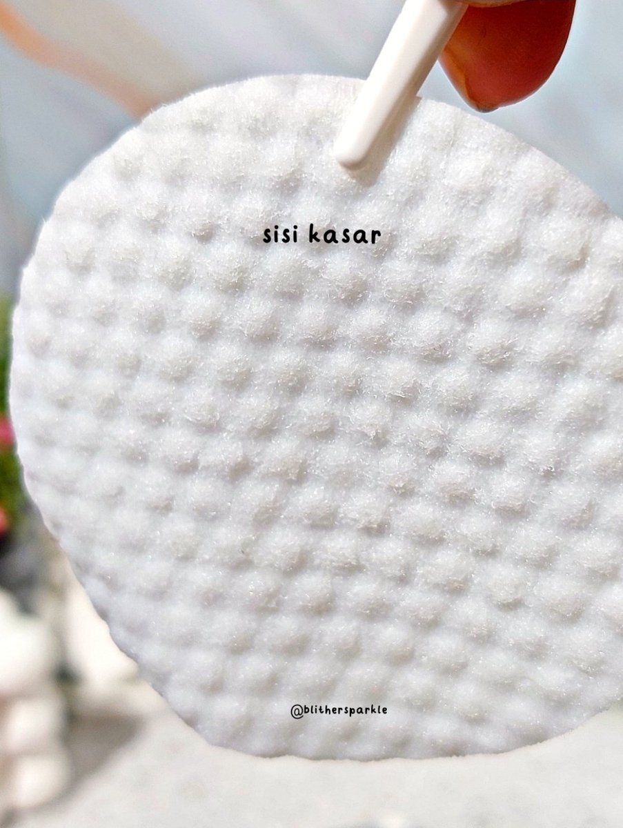 blithersparkle's tweet photo. Ini isinya banyak banget sih ada 30 pads dan dia tuh ada 2 sisi dalam 1 pad nya, ada sisi kasar dan sisi lebih halus. Yang pertama kita pake tuh yang sisi kasarnya dulu digosok2 ke seluruh area wajah lalu abis itu sisi yang lebih halus deh✨️❤️ #ReviewItsmyBase https://t.co/aUD7lU2ULs