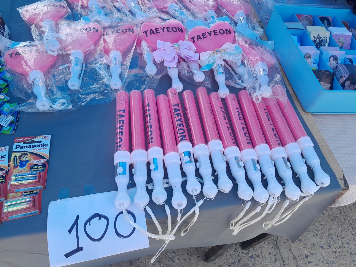 PATA_Shop88's tweet photo. ร้านอยู่ตรงลานจอดรถตรงข้ามอิมแพคจ้า #TAEYEON_TheODDOfLOVE_in_BKK https://t.co/gZ7YPUHvUL