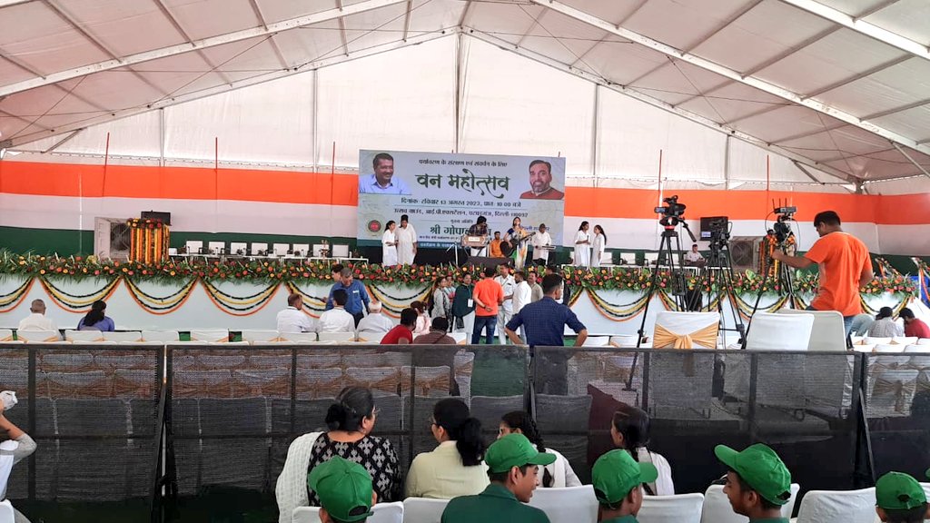 MeenaJoshi_'s tweet photo. पर्यावरण के सरंक्षण एवं सवर्धन के लिए आज दिल्ली सरकार द्वारा उत्सव ग्राउंड , आई. पी. एक्सटेंशन , पटपड़गंज में 'वन महोत्सव' मनाया जा रहा है...
आप सभी इस कार्यक्रम में जरूर हिस्सा लीजिये व साथ में एक मुफ्त पौधा अपने साथ जरूर लेकर जाये....
#DelhiVanMahotsav
#DilliFreeTree https://t.co/uh2SqKRK4N