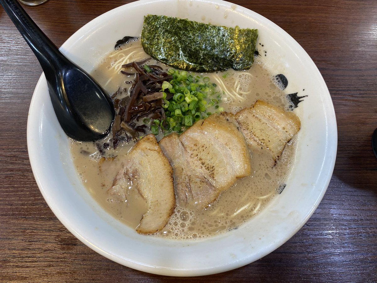 石田一龍の濃厚ラーメンを食べました🍜 こってりとした汁が麺に絡みついて こってり好きにはたまらない一品でした✨