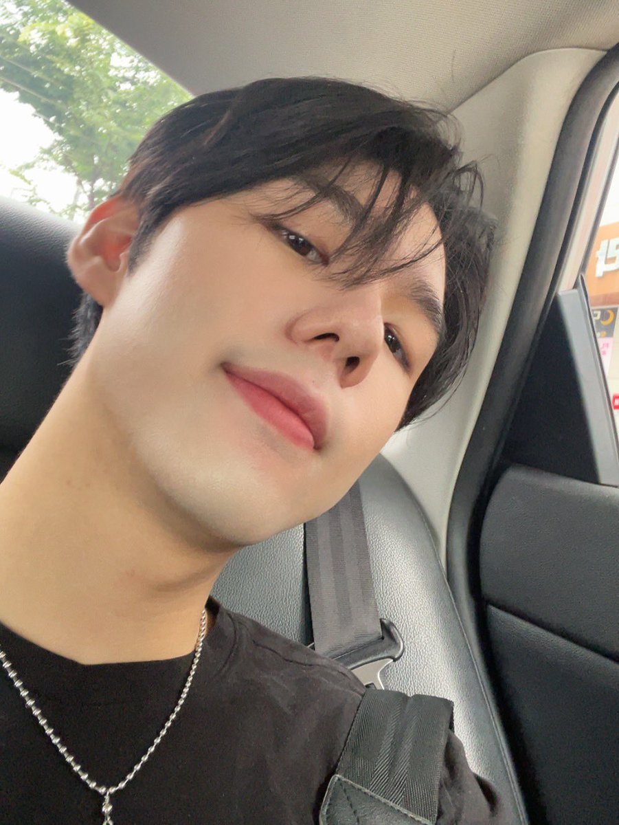 gaho88882970's tweet photo. 얼굴 부었음 https://t.co/EDf3YkH3iY