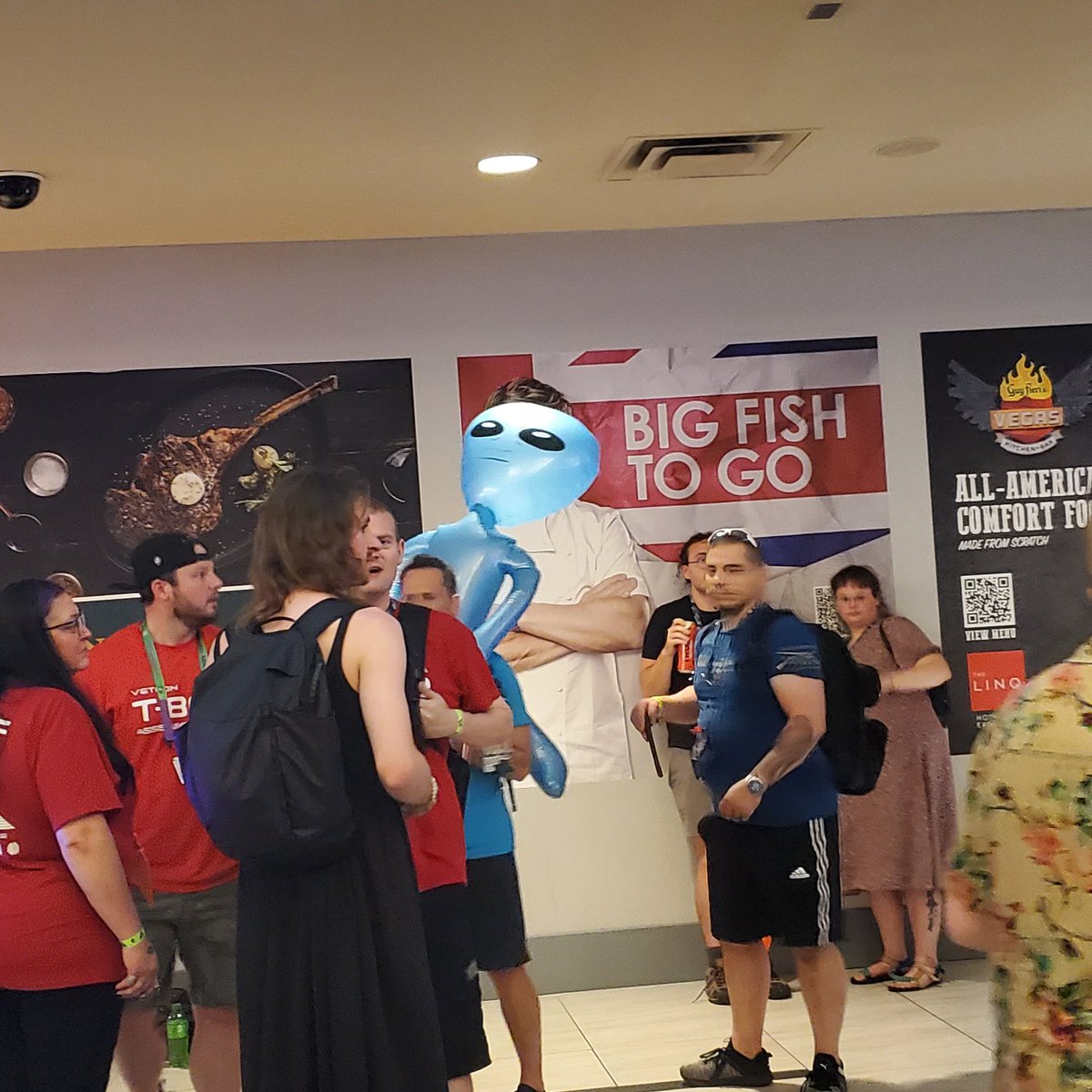 _Edwinning's tweet photo. Alien spotted in #EvacuationCon #DEFCON31 https://t.co/aoh7ydXi6M