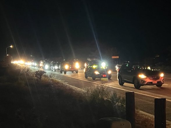 JoshuaTreeNPS's tweet photo. 🚨ALERT🚨

Traffic is currently backed up for miles at all entrances to the park. Heavy congestion is expected all weekend.
Please consider enjoying the meteor shower on Sunday at local public lands, public parks, or the comfort of your homes. 

📷 by: NPS/ Jennie Albrinck https://t.co/gDKo7yHtcM