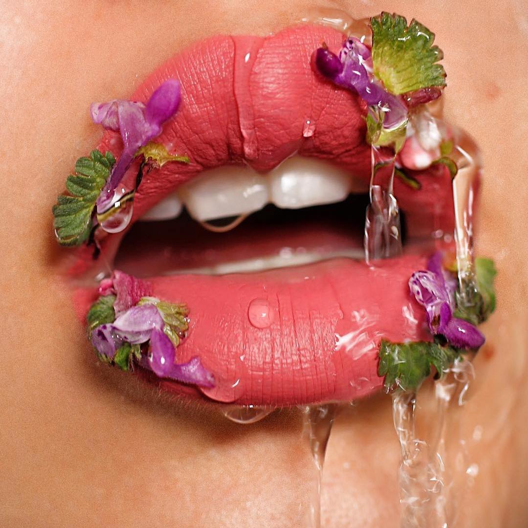 FashionVok's tweet photo. Elevate your look with the mesmerizing magic of lips art! From vibrant ombré to dazzling glitter, let your lips tell a story as unique as you are. The endless creativity and make your lips the canvas of self-expression. Show us your favorite lip art looks! 💋🎨 #LipsArt #Lips https://t.co/kQMyTgw2DZ