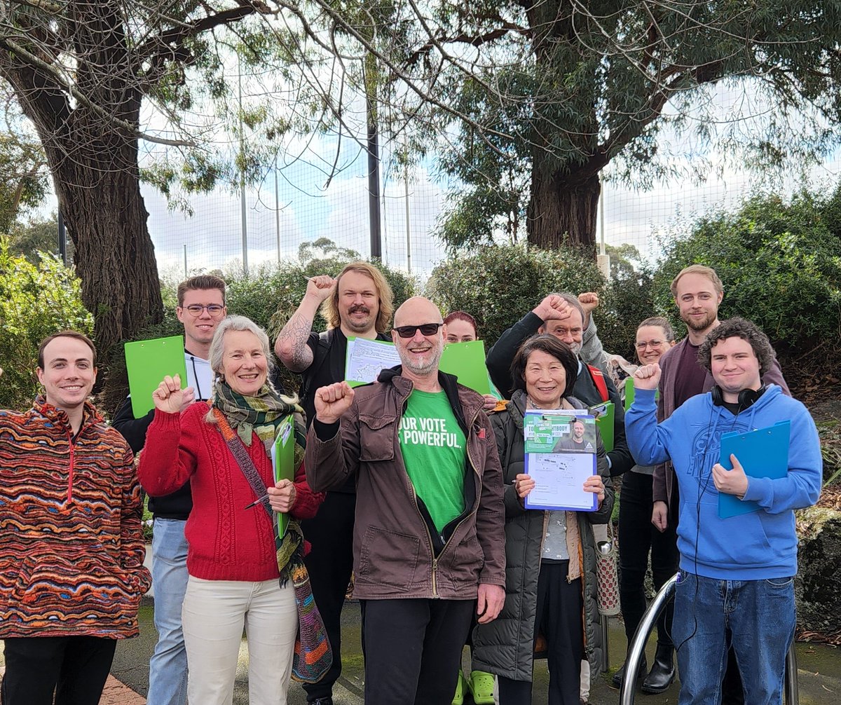 Big weekend doorknocking in East Doncaster and Donvale! 
1000 Doors knocked! 🚪 
Voting for #Warrandyte starts tomorrow! Lets goooo! 💚