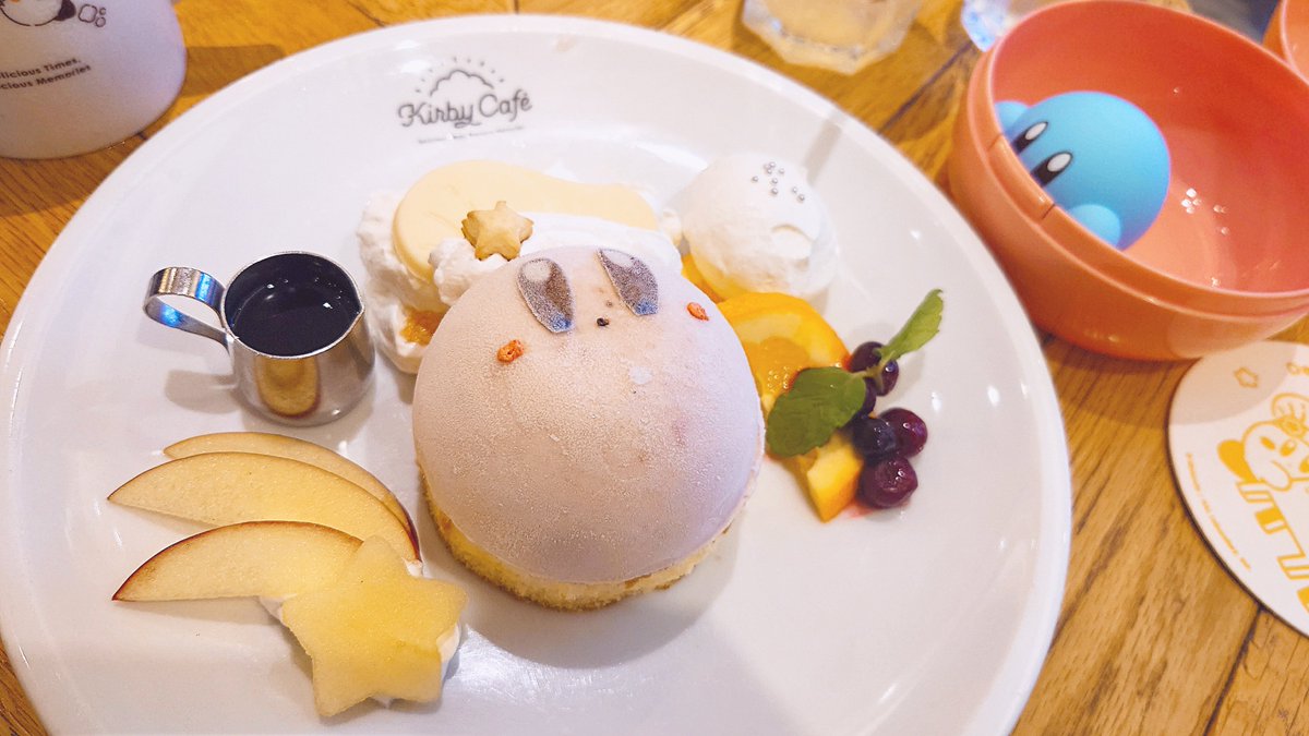 カービィ 「カービィカフェ行ってきた!!!!ロコモコもおいしかったけど、パンケーキがうますぎ」|はるかっぱのイラスト