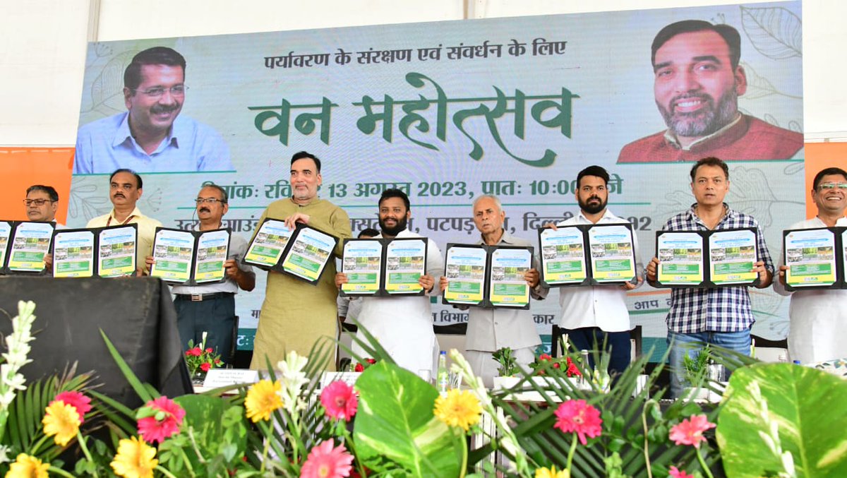 rohit_laakda's tweet photo. पूर्वी दिल्ली लोकसभा क्षेत्र के "उत्सव ग्राउंड" में #DelhiVanMahotsav का आयोजन किया गया।
वन महोत्सव के दौरान पर्यावरण मंत्री श्री @AapKaGopalRai जी ने पर्यावरण में रुचि रखने वाले युवाओं के लिए लांच किया ट्रेनिंग पोर्टल 👇
https://t.co/Clg02KFapK
#DilliFreeTree https://t.co/5jyfKU0gYE