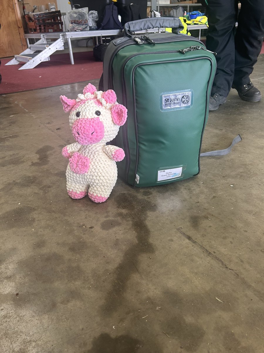 beth_SJA's tweet image. Happy #InternationalYouthDay2023 

Recently I’ve attended the #IBTPHEM mass casualty training to support the training of future critical care, the slanted train really put our skills to the test and it gave me some valuable experience working alongside multiple agencies. #Youth