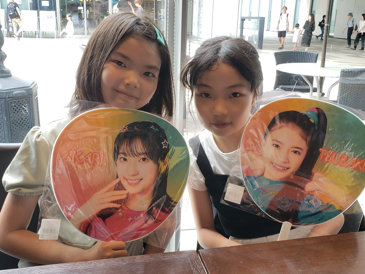 non_miyu_yui's tweet photo. Lucky2のコンサート
昼公演参加してきました💕
まさかの最前列のど真ん中‼
ファンサももらえて、素敵な1日になりました🎶
プレゼント頂いた方、交換してくださった方ありがとうございました😊
Lucky2のみんな楽しかったよ❤
#Lucky2
#HappySummer
#ZeppHanada https://t.co/yPLNNEtuga