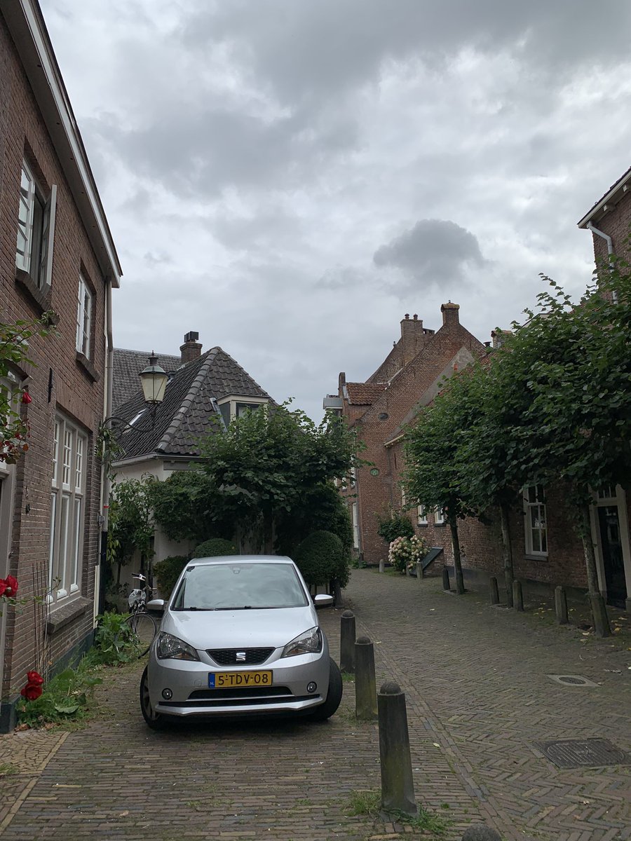 Wimzegt's tweet photo. Zondag 13-8 Het begint behoorlijk irritant te worden @lucasbolsius! Hoe kan het dat inwoner die regels #autoluwe binnenstad @Gem_Amersfoort stelselmatig negeert en niet luistert naar buurtbewoners al meer dan 2,5 (!) jaar niet door Handhaving tot de orde wordt geroepen? #Handhaaf https://t.co/uHsN38w37K