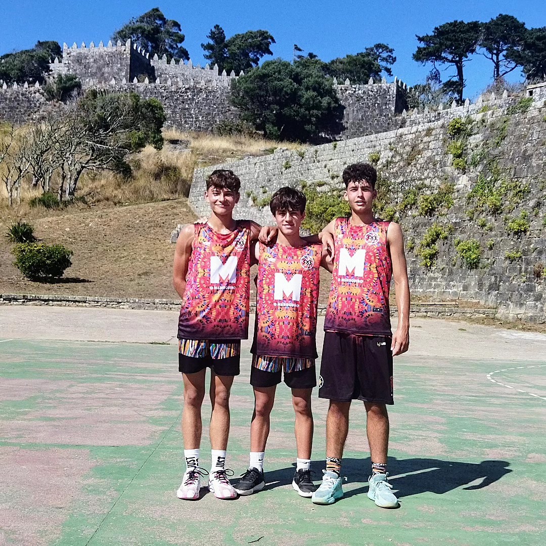 PabloRey_'s tweet photo. Equipo #2K09 participando no Torneo Vila de Baiona @CBBAIONA categoría SUB16
Sempre un pracer acudir a Concello de Baiona Turismo de Baiona
#3x3CBBaiona #Baiona #3x3 #Basket https://t.co/VU0dfOtIq4