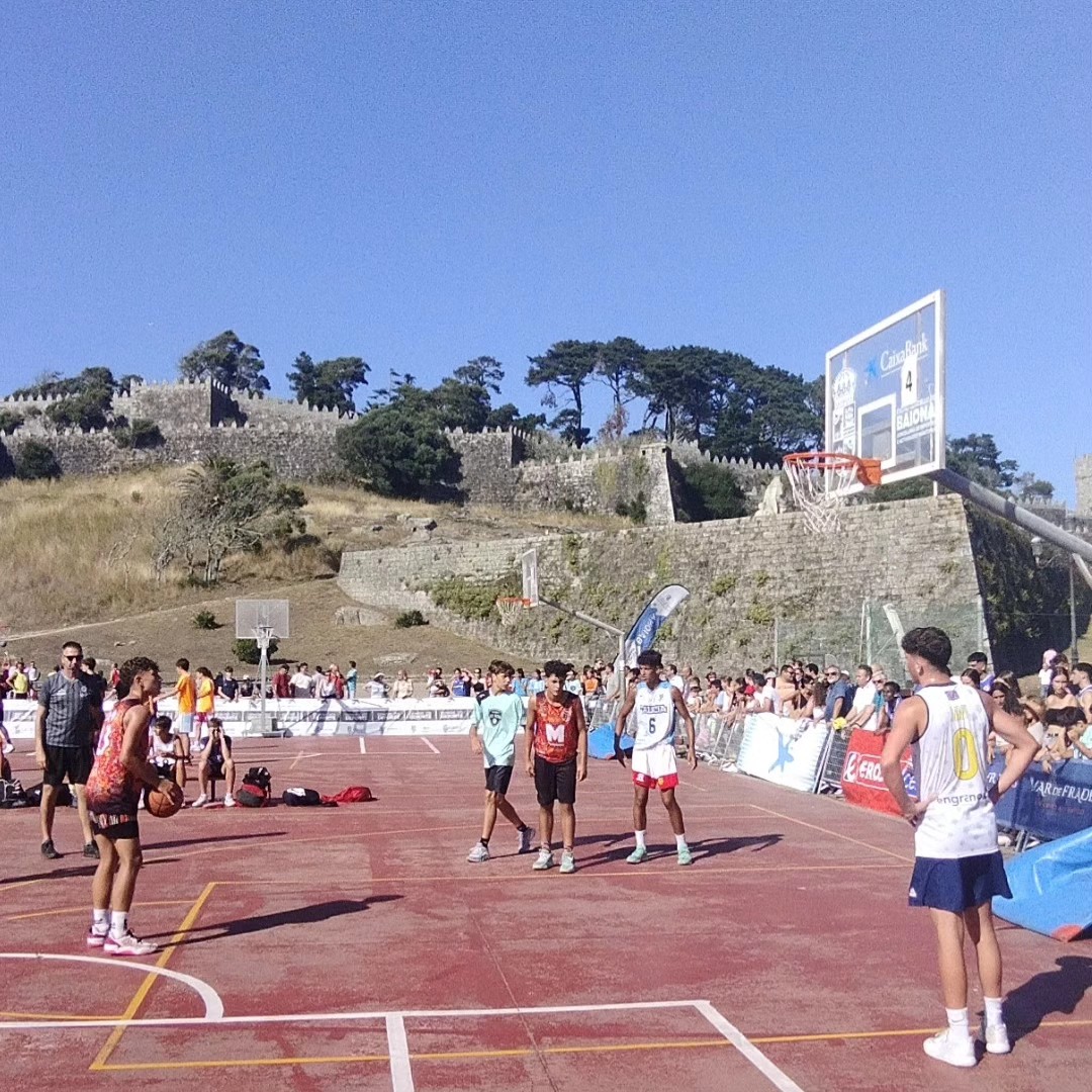 PabloRey_'s tweet photo. Equipo #2K09 participando no Torneo Vila de Baiona @CBBAIONA categoría SUB16
Sempre un pracer acudir a Concello de Baiona Turismo de Baiona
#3x3CBBaiona #Baiona #3x3 #Basket https://t.co/VU0dfOtIq4