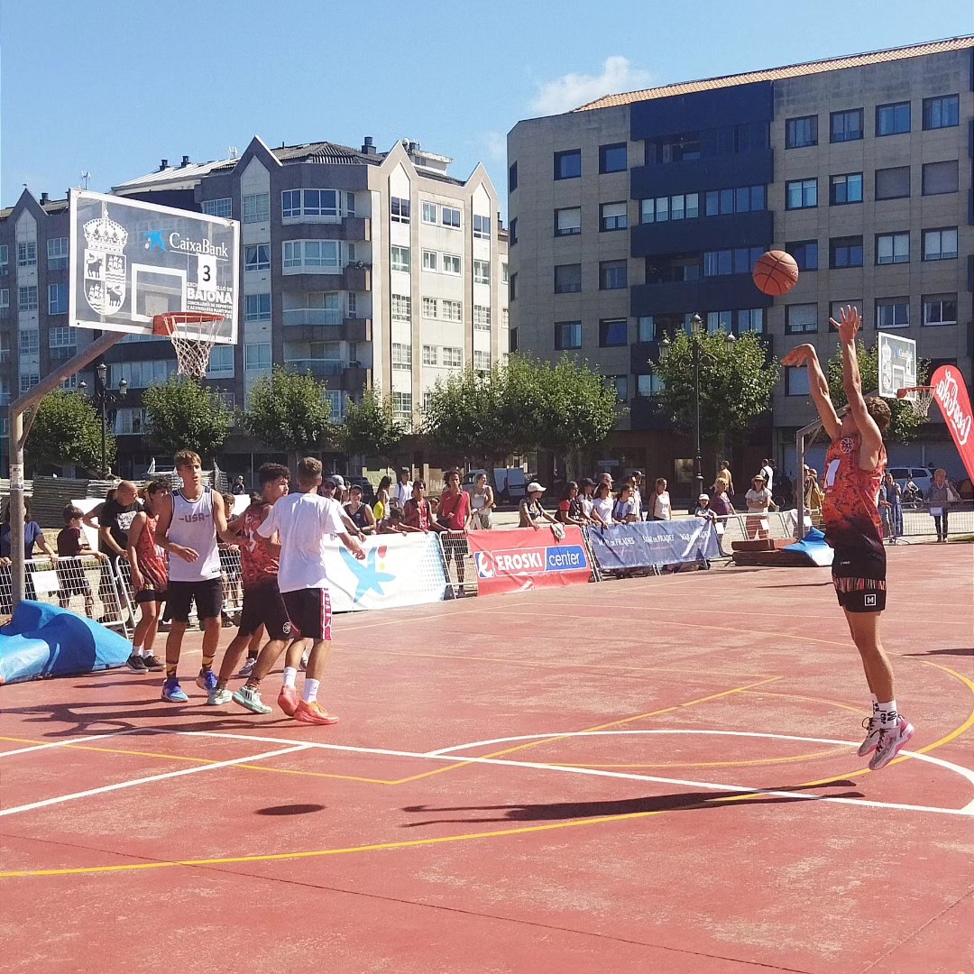 PabloRey_'s tweet photo. Equipo #2K09 participando no Torneo Vila de Baiona @CBBAIONA categoría SUB16
Sempre un pracer acudir a Concello de Baiona Turismo de Baiona
#3x3CBBaiona #Baiona #3x3 #Basket https://t.co/VU0dfOtIq4