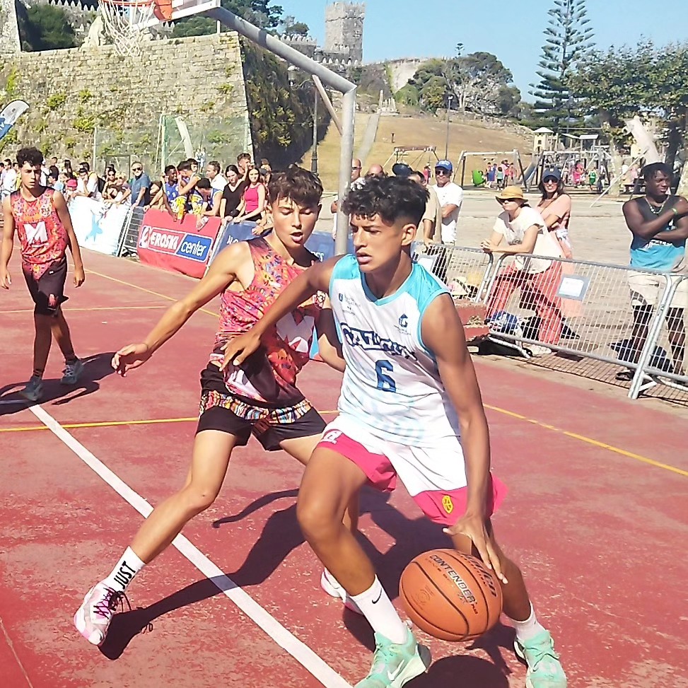 PabloRey_'s tweet photo. Equipo #2K09 participando no Torneo Vila de Baiona @CBBAIONA categoría SUB16
Sempre un pracer acudir a Concello de Baiona Turismo de Baiona
#3x3CBBaiona #Baiona #3x3 #Basket https://t.co/VU0dfOtIq4