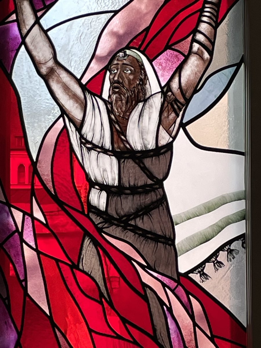 Delighted to join @MarkRusling @HolocaustCentUK in a visit to the Museum of Jews in Latvia, a story of resilience in the face of horror. This stained glass panel shows Moshe Ben David, a tailor of Ludza, who is said to have been burnt at the stake in 1765 for his faith.