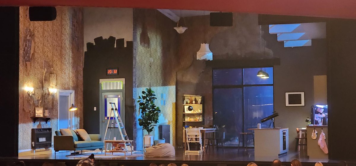 MythandTarot's tweet photo. Adventure to see 2:22 a ghost story today. Great live theatre, enjoyed the story immensely! @222aghoststory https://t.co/IsUx5UuWDC