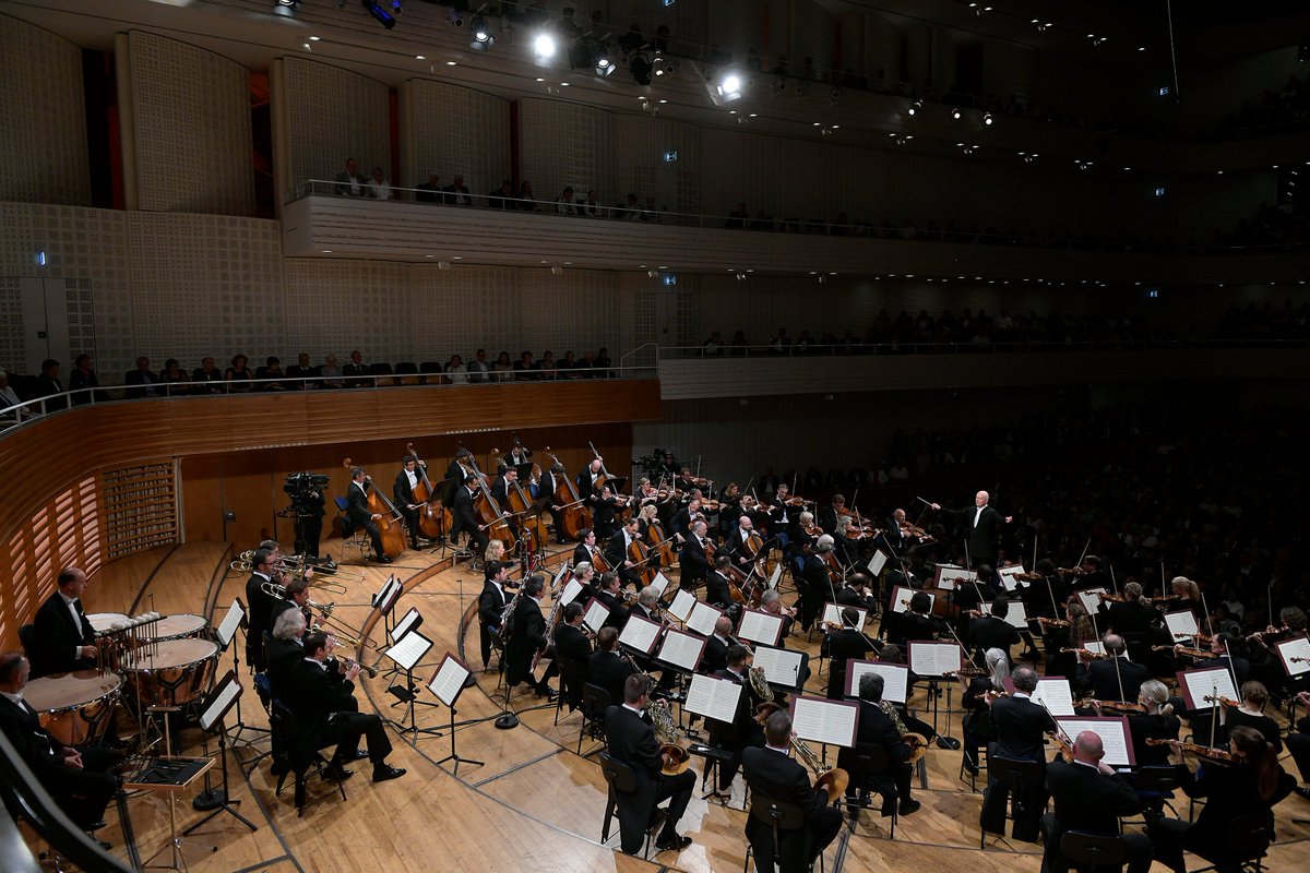 What an honor to welcome <a href="/MJPires/">Maria João Pires</a> back to our festival. Playing Mozart's "Jenamy" Concerto, she captured the audience with her grandezza.
The #LucerneFestivalOrchestra and <a href="/paavo_jarvi/">Paavo Jarvi</a> then crowned the evening with Brahms' Symphony No. 4.
Photos © Peter Fischli / Lucerne Festival