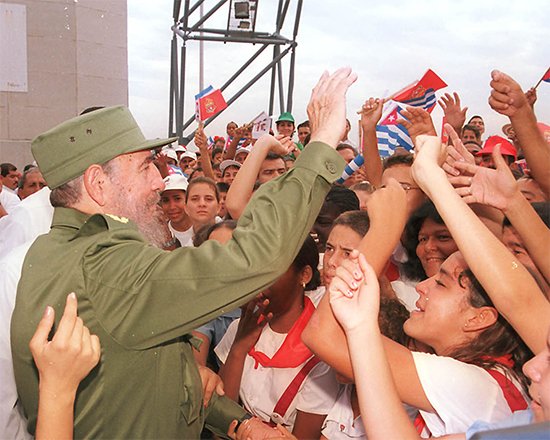 ¡Gracias por todo, #FidelPorSiempre! 🥺 Hoy #Cuba te recuerda y te extraña mi Comandante. ¡Gracias por el futuro, por la Revolución! Feliz cumpleaños 97, guerrero ❤️