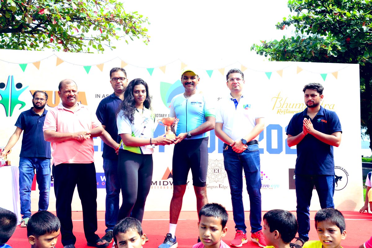 nidhinvalsanips's tweet photo. Cycled, ran, and celebrated 🚴♂️🏃♂️🎉. Proudly transitioned from my brick workout to awarding the stars of #freedomRun2023. A salute to #YUVA Panaji, #Rotary Club, and every athlete marking #IndependenceDay2023 with determination and unity. Here's to strength in every stride! 🏅🇮🇳
@NeilDsilvha
@IRONMAN703Goa
@FitIndiaOff