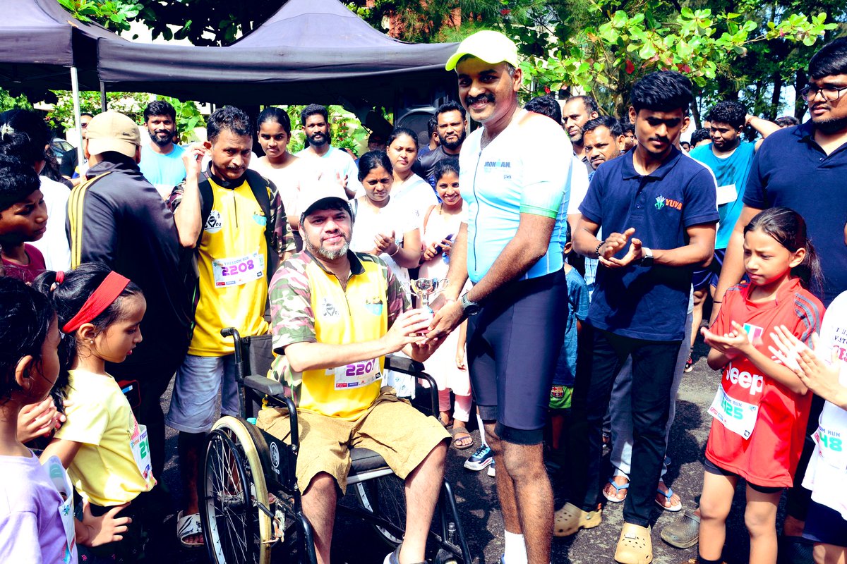 nidhinvalsanips's tweet photo. Cycled, ran, and celebrated 🚴♂️🏃♂️🎉. Proudly transitioned from my brick workout to awarding the stars of #freedomRun2023. A salute to #YUVA Panaji, #Rotary Club, and every athlete marking #IndependenceDay2023 with determination and unity. Here's to strength in every stride! 🏅🇮🇳
@NeilDsilvha
@IRONMAN703Goa
@FitIndiaOff