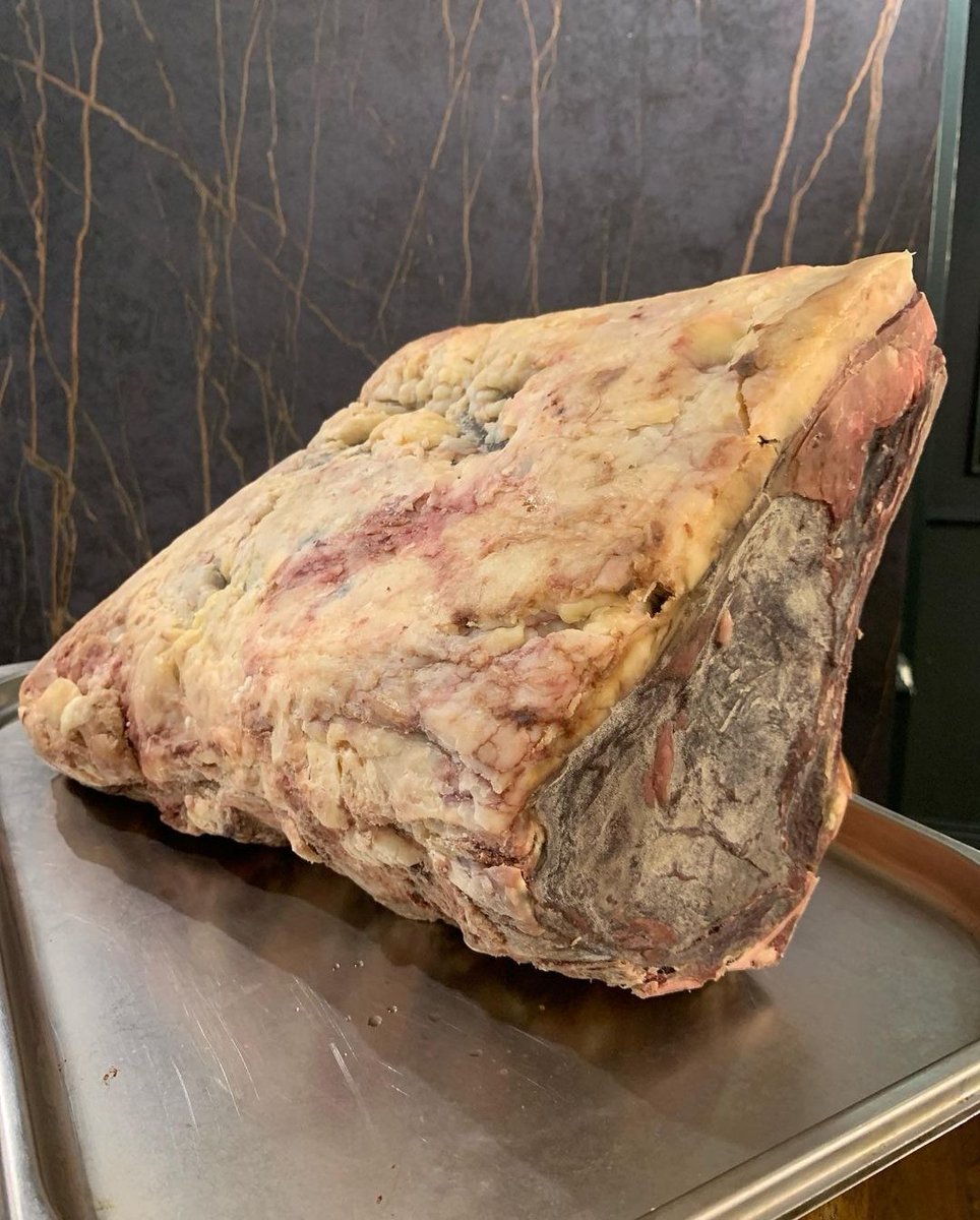 A little bit of beef rib butchery. Dry aged on our premises, we utilise every part of this beautiful Ruby red Devonshire beef rib by seaming out every muscle and showcase them throughout the menu.
Cap- BBQ skewers. Compleus- tartare. Ribeye- roasting Bones- stock. Trim-sauces.