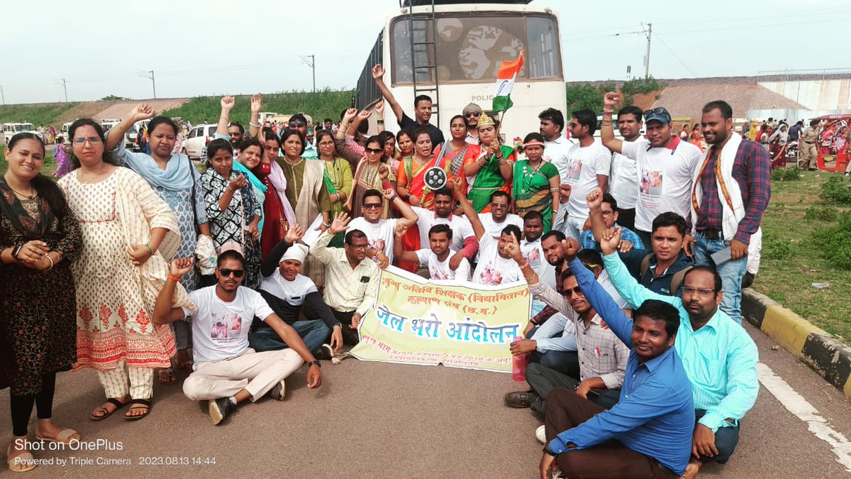 बस्तर एवम् सरगुजा संभाग जैसे बीहड़ क्षेत्र में आठ साल से कार्य करने वाले #विद्यामिताननियमितीकरण (अतिथि शिक्षकों) को कांग्रेस "जन घोषणा पत्र" अनुसार जल्द #नियमितीकरण/संविलियन करें कांग्रेस सरकार । #विद्यामिताननियमितीकरण
# कका श्री भूपेशबघेल जी🙏🙏🙏🙏🙏🙏🙏🙏🙏🙏🙏🙏